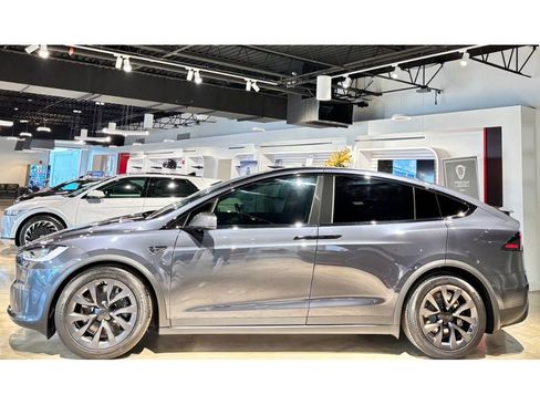 Used 2024 Tesla Model X image 8
