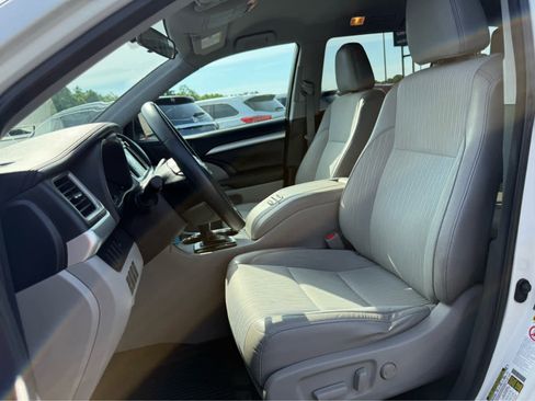Used 2016 Toyota Highlander Plus AWD/4WD image 7