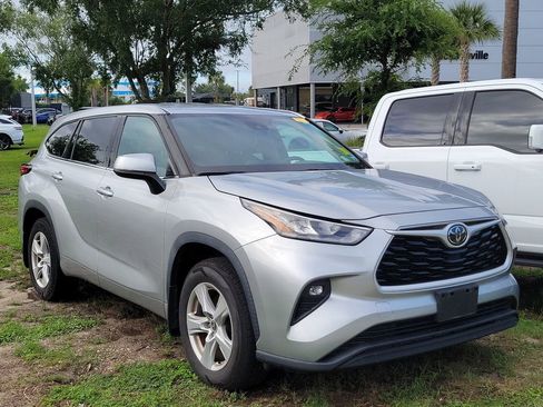 Used 2020 Toyota Highlander LE AWD/4WD image 1