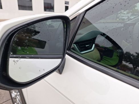 Used 2022 Toyota RAV4 XLE Premium image 14