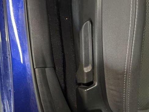 Used 2024 Subaru Crosstrek 2.0i Premium image 5