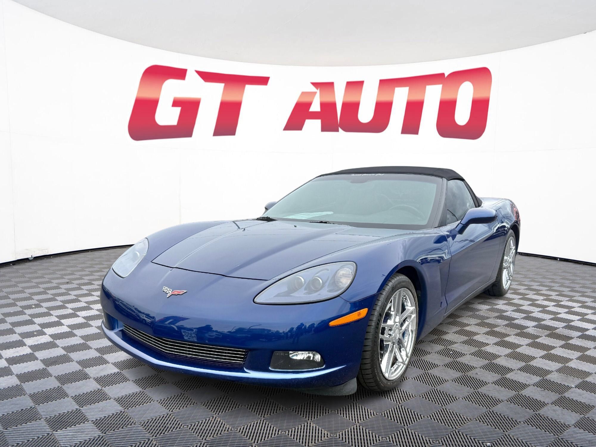 Used 2006 Chevrolet Corvette Convertible RWD image 2