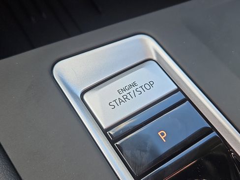 New 2026 Volkswagen Atlas SE image 12