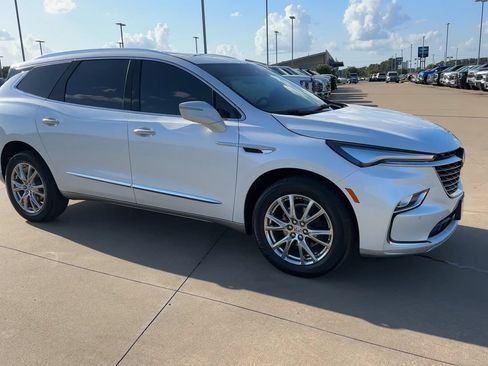 Used 2023 Buick Enclave Premium w/ Experience Buick Package FWD image 3