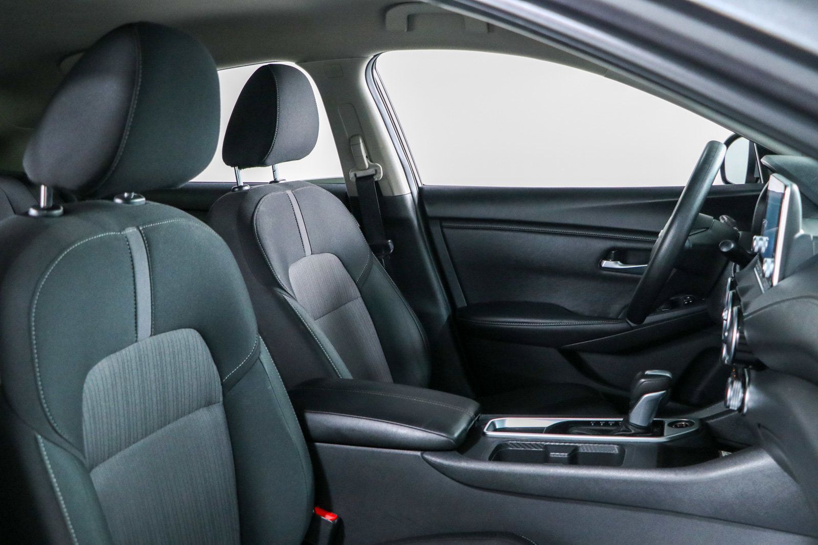 Used 2025 Nissan Sentra SV FWD image 26