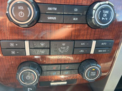 Used 2010 Ford F150 Lariat image 26