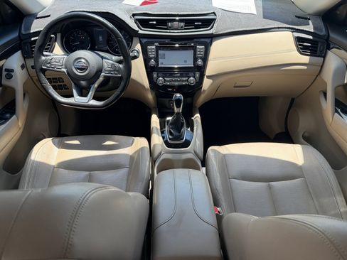 Used 2017 Nissan Rogue SL w/ SL Premium Package FWD image 12