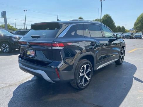 New 2025 Volkswagen Tiguan SE image 9