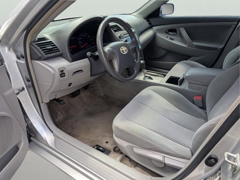 Used 2010 Toyota Camry LE FWD image 10