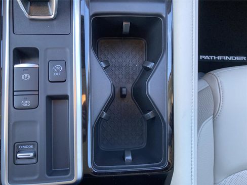 New 2026 Nissan Pathfinder SL w/ SL Premium Package FWD image 16