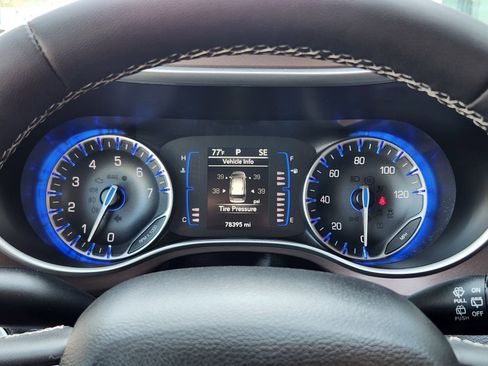 Used 2023 Chrysler Voyager LX image 15