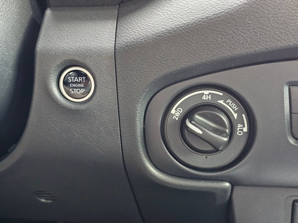 Used 2022 Nissan Frontier SV AWD/4WD image 16