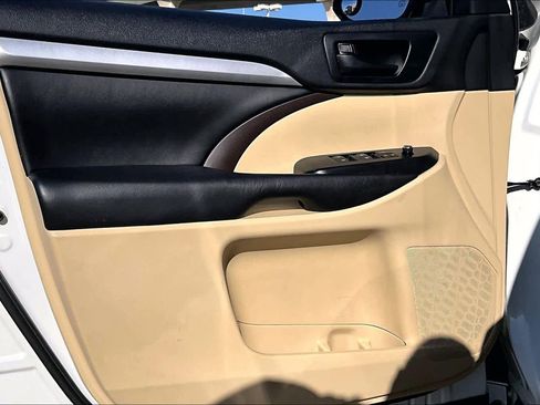 Used 2018 Toyota Highlander Plus image 19