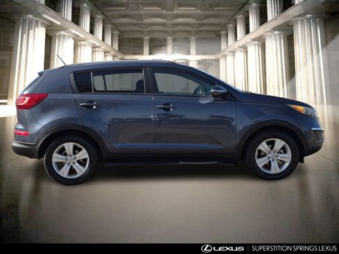 Used 2011 Kia Sportage LX w/ Navigation Pkg image 3
