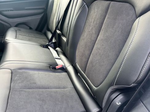 New 2025 Jeep Grand Cherokee Altitude image 23