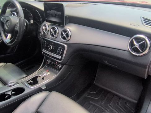 Used 2020 Mercedes-Benz GLA 250 4MATIC image 31