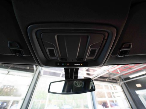 Used 2021 Chevrolet Silverado 2500 Custom w/ Custom Value Package image 18