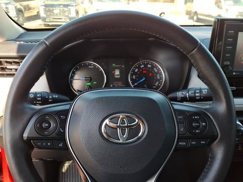 Used 2022 Toyota RAV4 XLE Premium AWD/4WD image 19