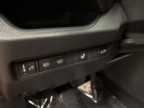 Used 2024 Toyota RAV4 SE w/ Weather & Moonroof Package image 31