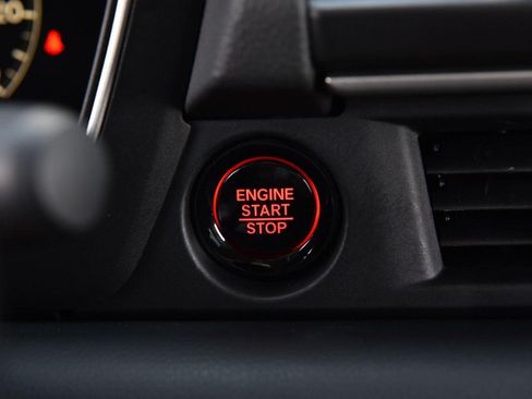 Certified 2025 Honda Pilot Touring image 20