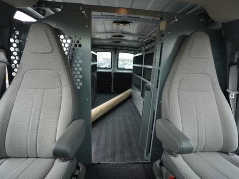 Used 2021 GMC Savana 3500 w/ Driver Convenience Package image 28