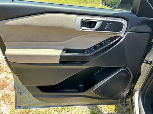 Used 2020 Ford Explorer XLT w/ Comfort Package RWD image 17