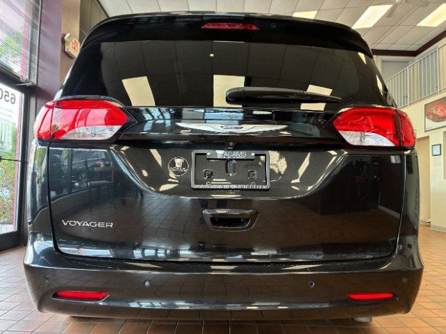 Used 2022 Chrysler Voyager LX FWD image 10