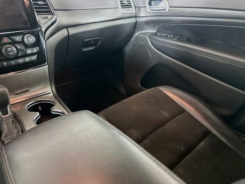 Used 2019 Jeep Grand Cherokee Altitude image 22