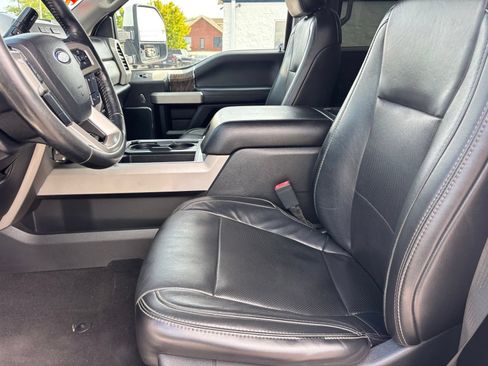 Used 2019 Ford F250 Lariat w/ Lariat Value Package AWD/4WD image 16