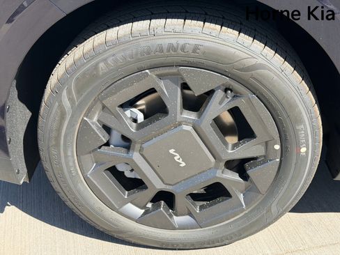 New 2026 Kia Carnival EX FWD image 8