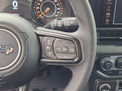 Used 2025 Jeep Wrangler Unlimited Sport AWD/4WD image 28
