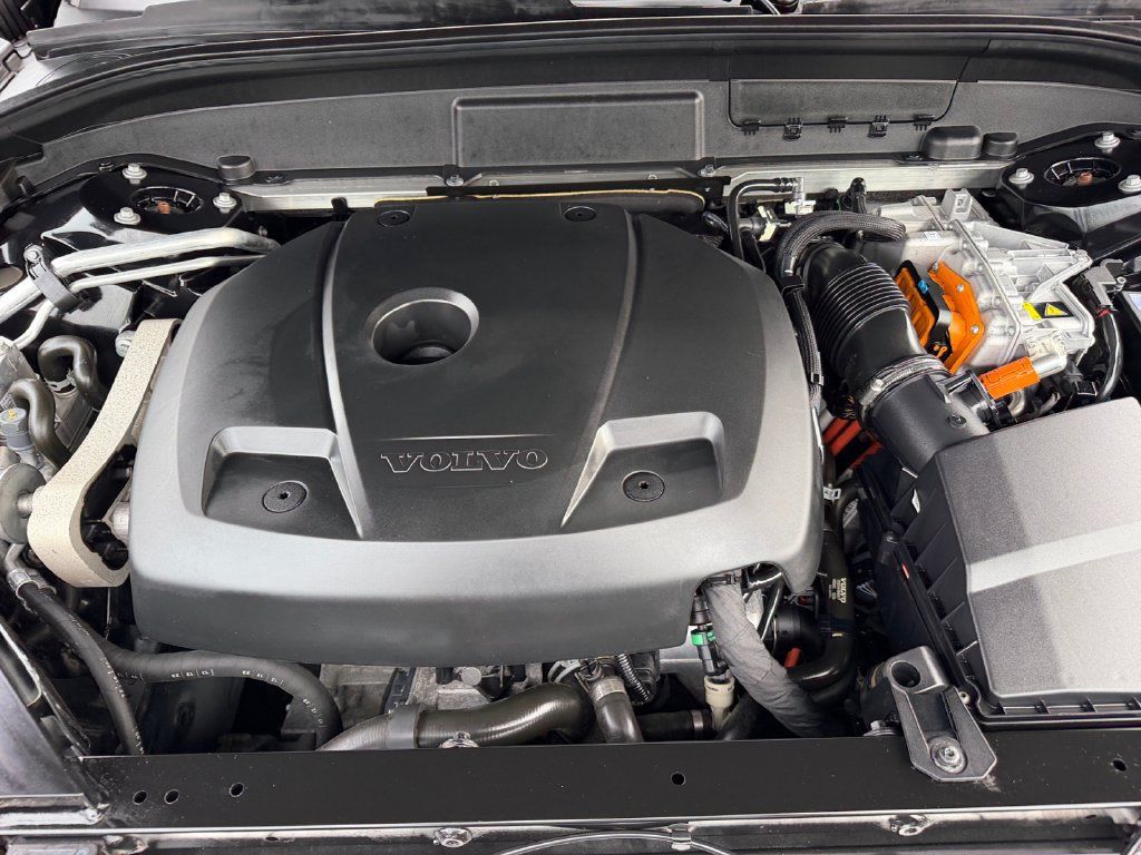 Certified 2024 Volvo XC60 T8 Ultimate AWD/4WD image 29