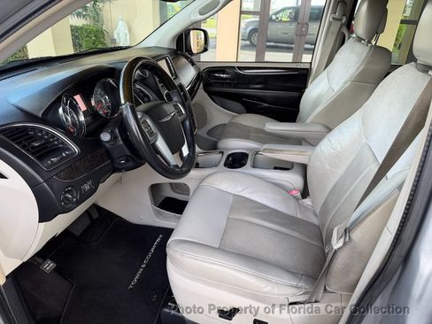 Used 2013 Chrysler Town & Country Limited w/ Luxury Group FWD image 28