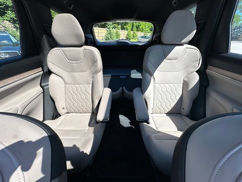 Used 2025 Volvo EX90 Ultra AWD/4WD image 18