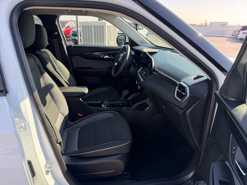 Used 2025 Chevrolet TrailBlazer LT image 34