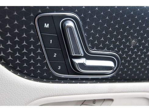 Used 2025 Mercedes-Benz GLA 250 4MATIC image 17