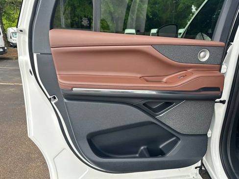 New 2026 Lincoln Navigator L Reserve AWD/4WD image 21