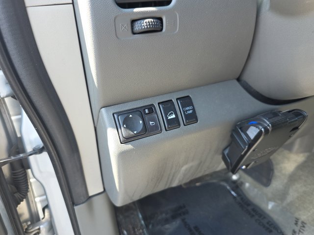 Used 2015 Nissan Frontier SL w/ Moonroof Package AWD/4WD image 18
