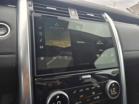 Certified 2024 Land Rover Discovery S image 28