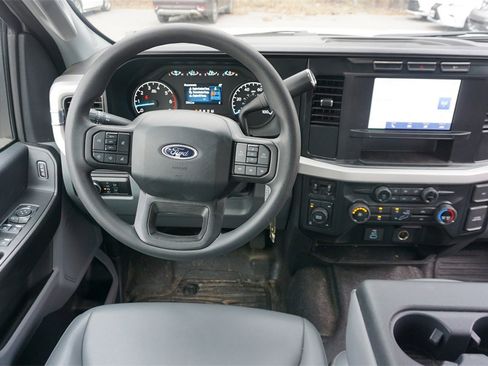 Used 2024 Ford F250 XL w/ XL Chrome Package image 6