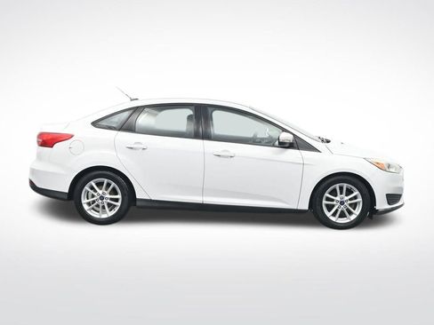 Used 2016 Ford Focus SE image 4