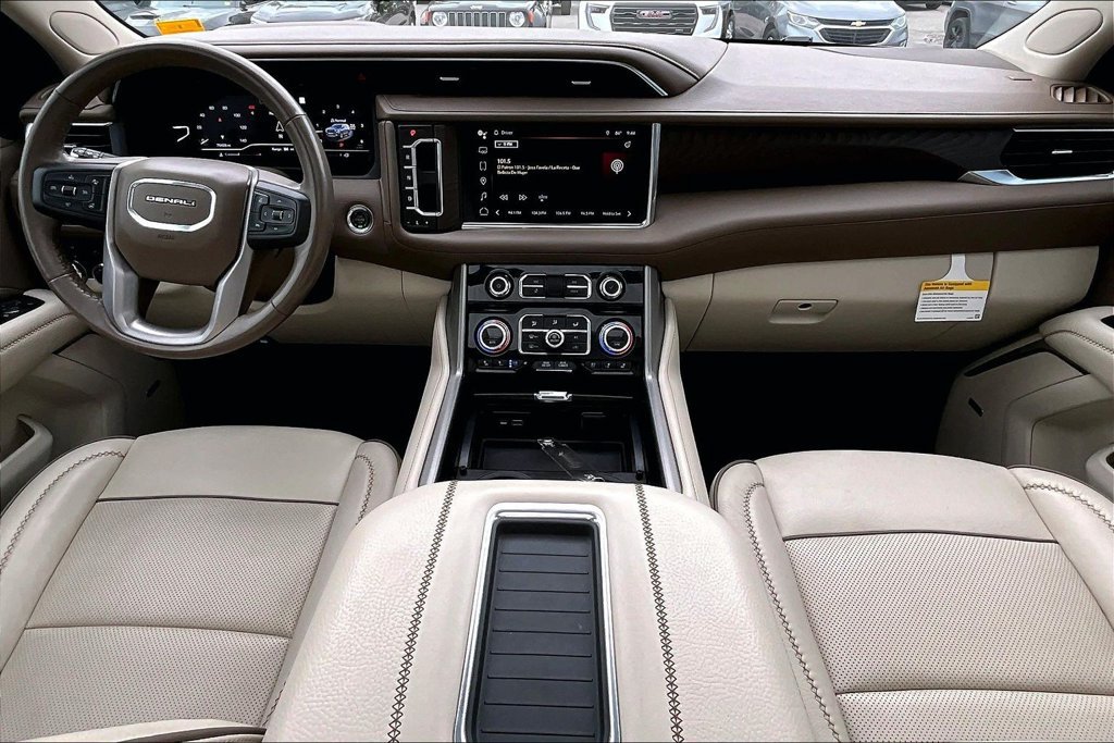 Used 2023 GMC Yukon Denali AWD/4WD image 5