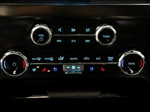 Used 2024 Ford F250 Lariat w/ Lariat Ultimate Package image 37