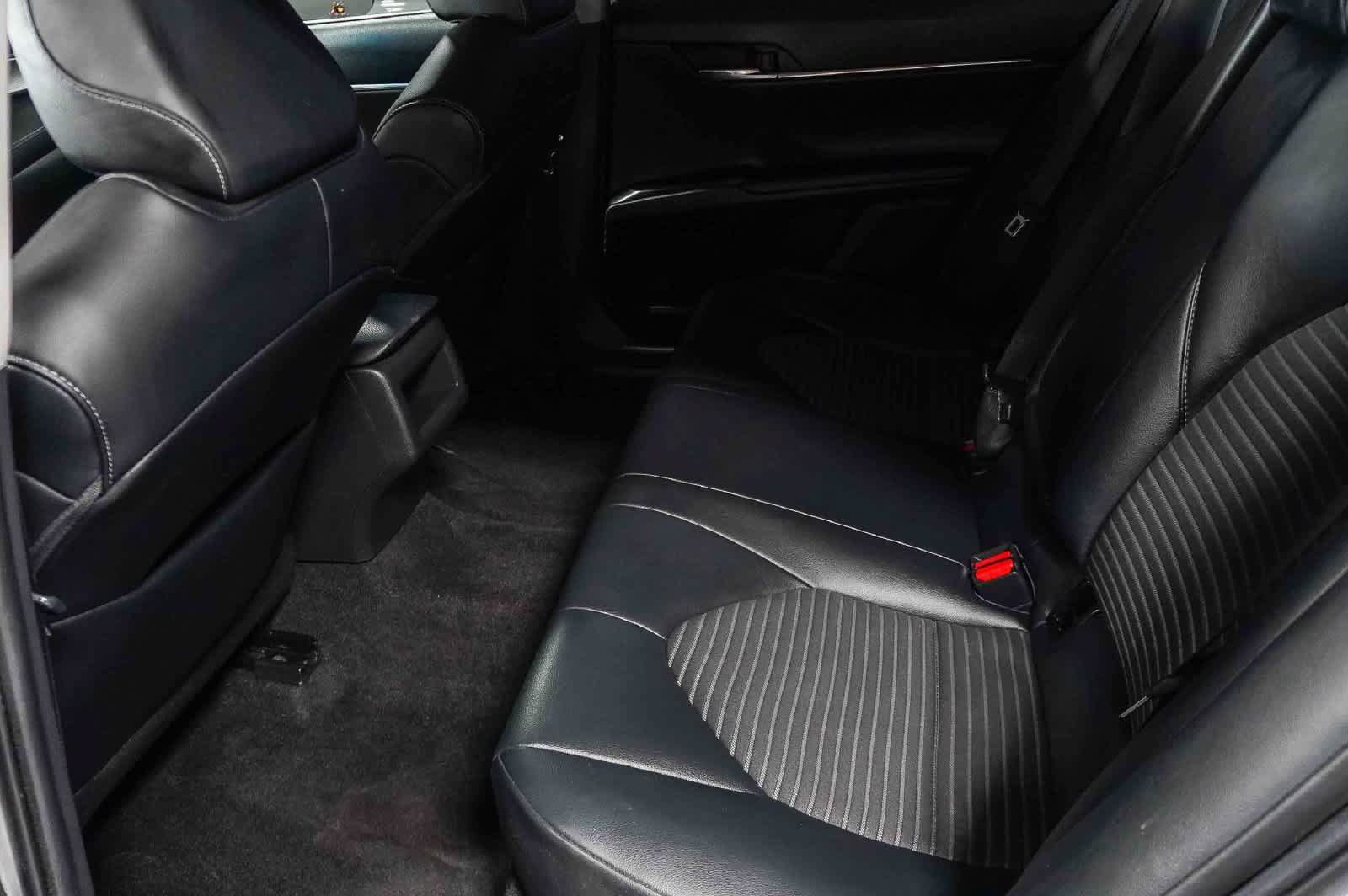 Used 2020 Toyota Camry SE FWD image 20