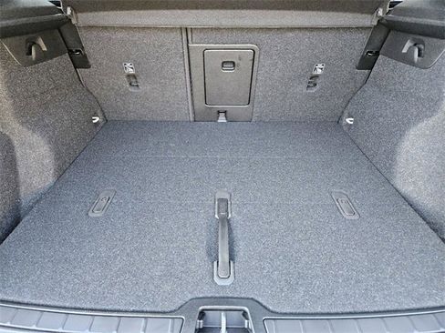 Certified 2025 Volvo XC40 B5 Ultra w/ Climate Package image 34