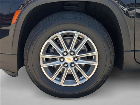 Used 2022 Chevrolet Traverse LT FWD image 25