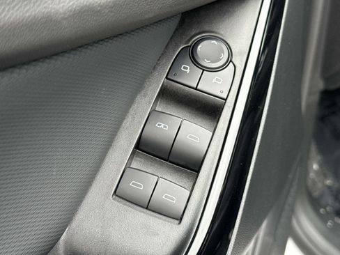 Used 2025 Chevrolet Equinox LT w/ Convenience Package II image 16