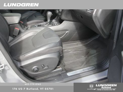 Used 2021 Jeep Cherokee Limited w/ Mopar Interior Package AWD/4WD image 23