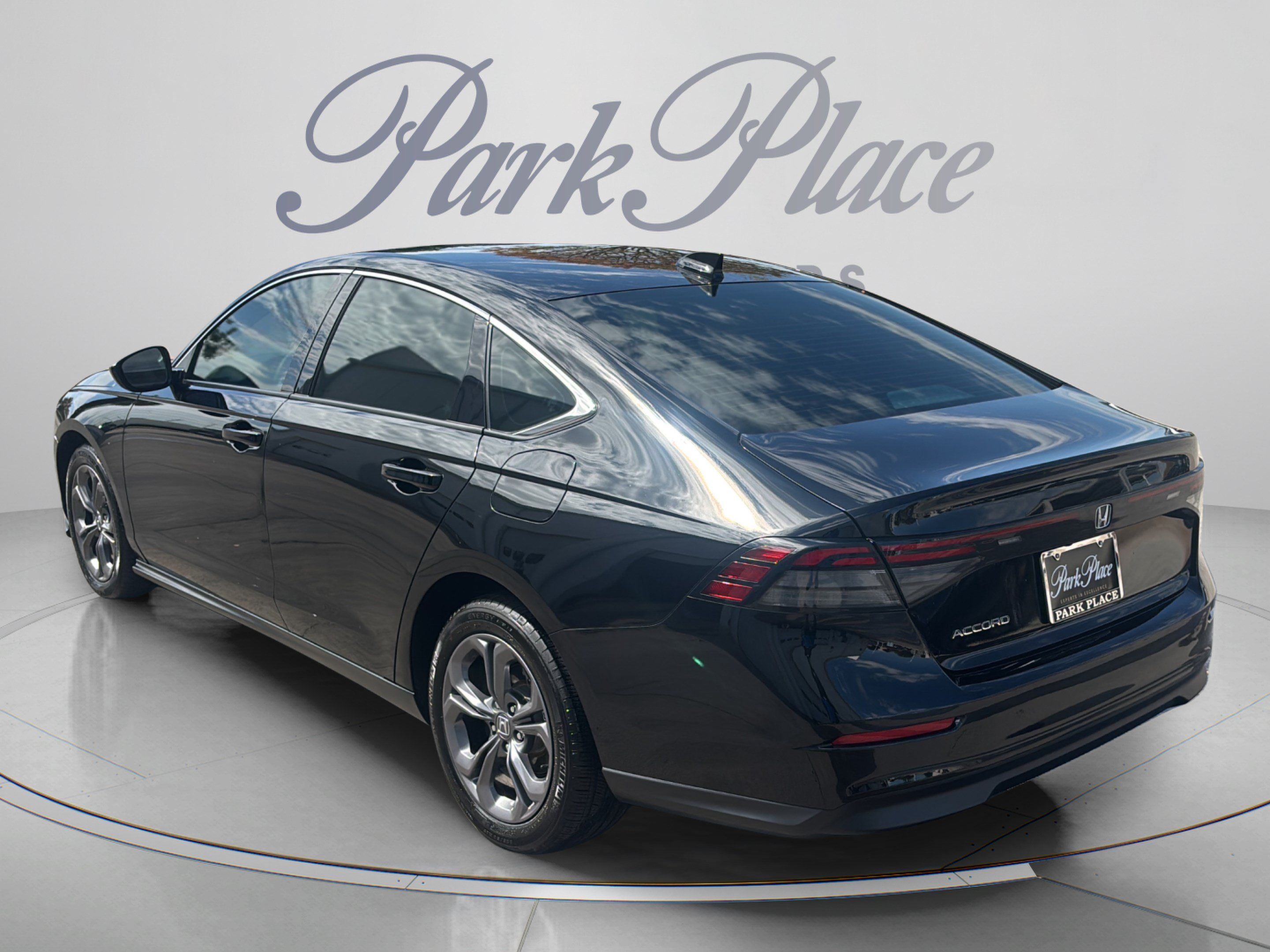 Used 2023 Honda Accord EX image 3