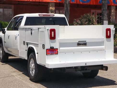 Used 2022 Chevrolet Silverado 2500 LT w/ Convenience Package AWD/4WD image 6